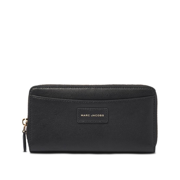 Marc Jacobs Handbags - Marc Jacobs The Protege Leather Zip Wallet. Black/Gold.